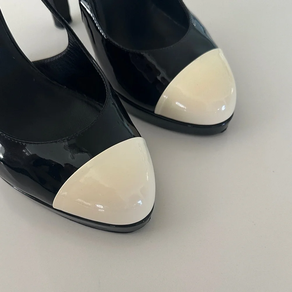 CHANEL VINTAGE Black and white  Slingback Patent Pumps - Picture 5 of 7